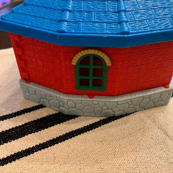 Thomas the Train & Friends Take Along Play Roundhouse Station Portable Toy 2002 - Picture 3 of 8
